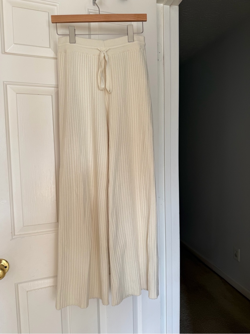Wide-Leg Ribbed Knit Pants in Cream